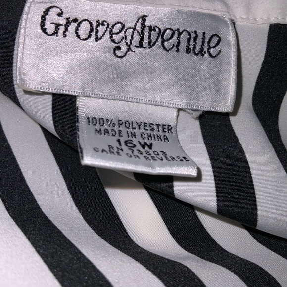 Grove Avenue 16W Women’s Black and White Pinstripe Button-Up Top - Picture 3 of 3